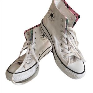 Converse Chuck Taylor All Star High Top/ Size 7 Women’s and 5 in Men